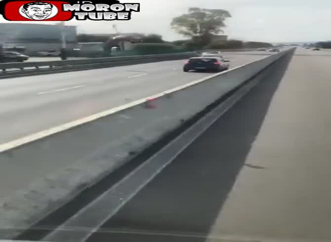 Video :In Italy, retirees commit themselves by driving in the wrong way